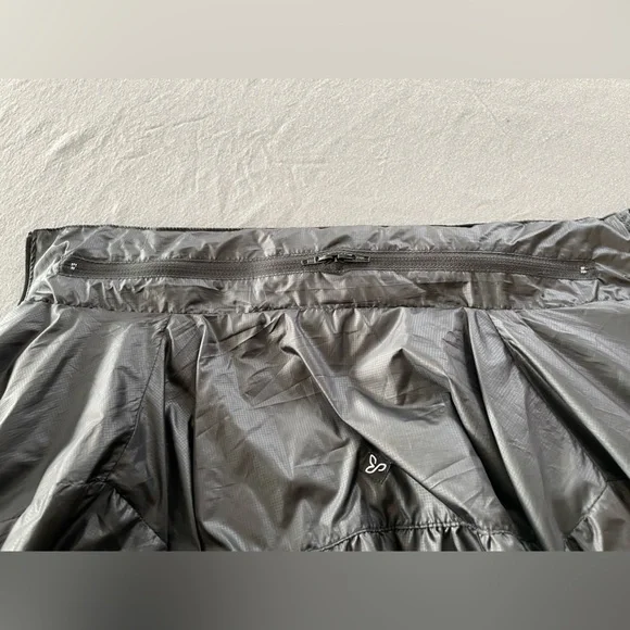 Prana.Tegan jacket w/stowable hood.EUC.Shiny black. Size:Small. No stains,tears - Picture 5 of 13